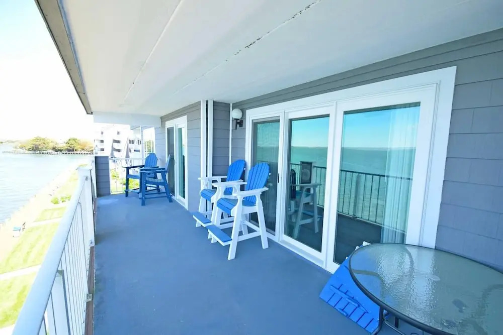 Harbour Island 303L 2 Bedroom Condo by RedAwning