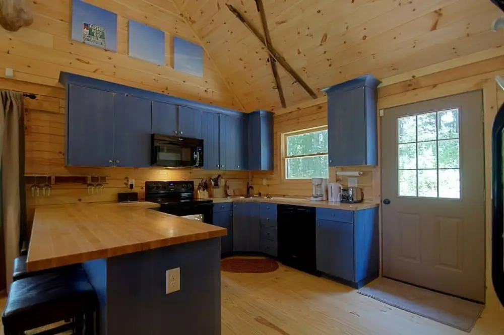 Taj's 3 Bedroom Cabin - 3 Br Cabin