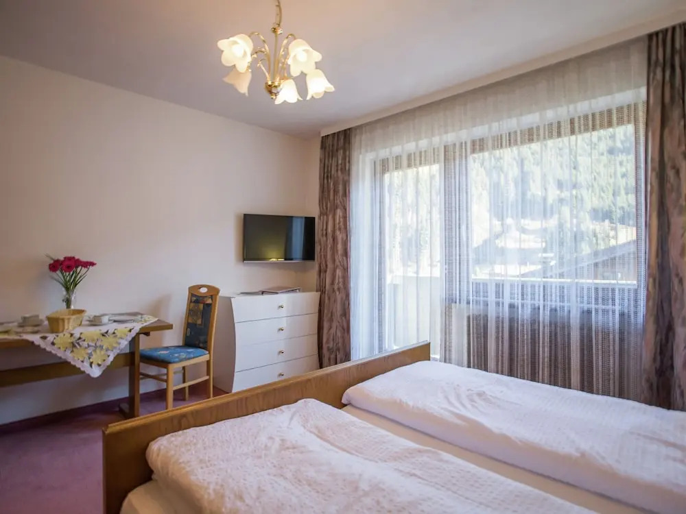 Pleasant Apartment With Ski Storage,balcony, Garden, Parking