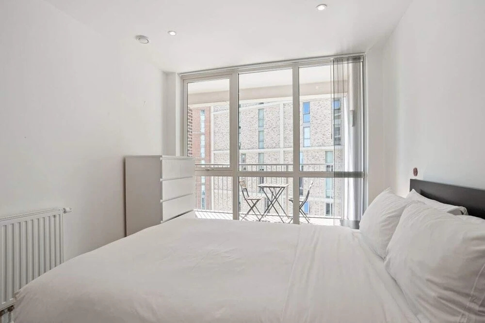Stunning 1-bed apt W/roof Terrace in Canning Town