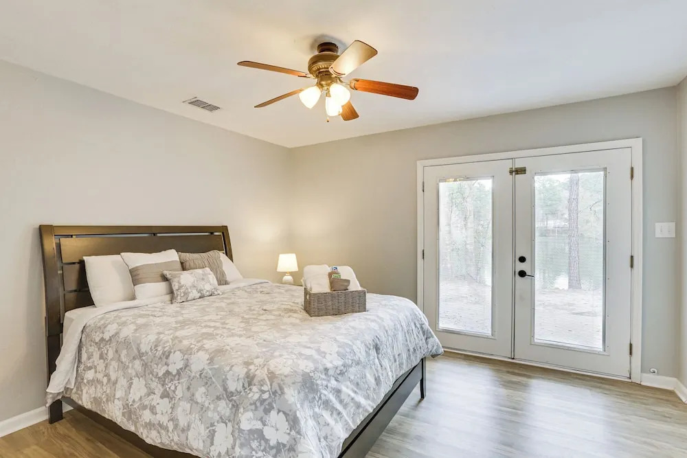 Updated Tallahassee Townhome: 3 Mi to Downtown!
