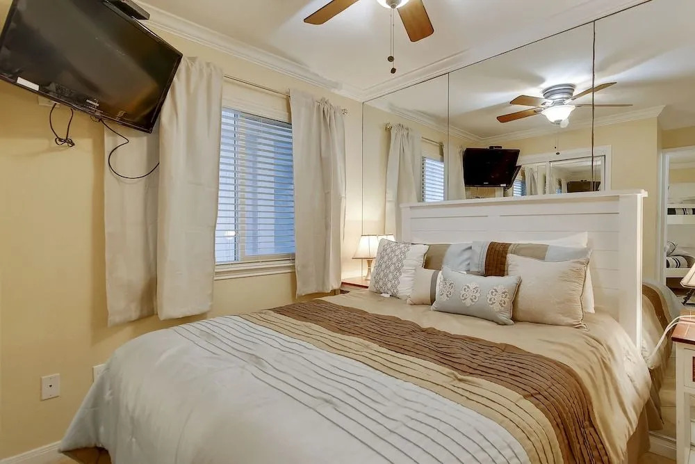 Seascape 1108 - 2 Br Condo