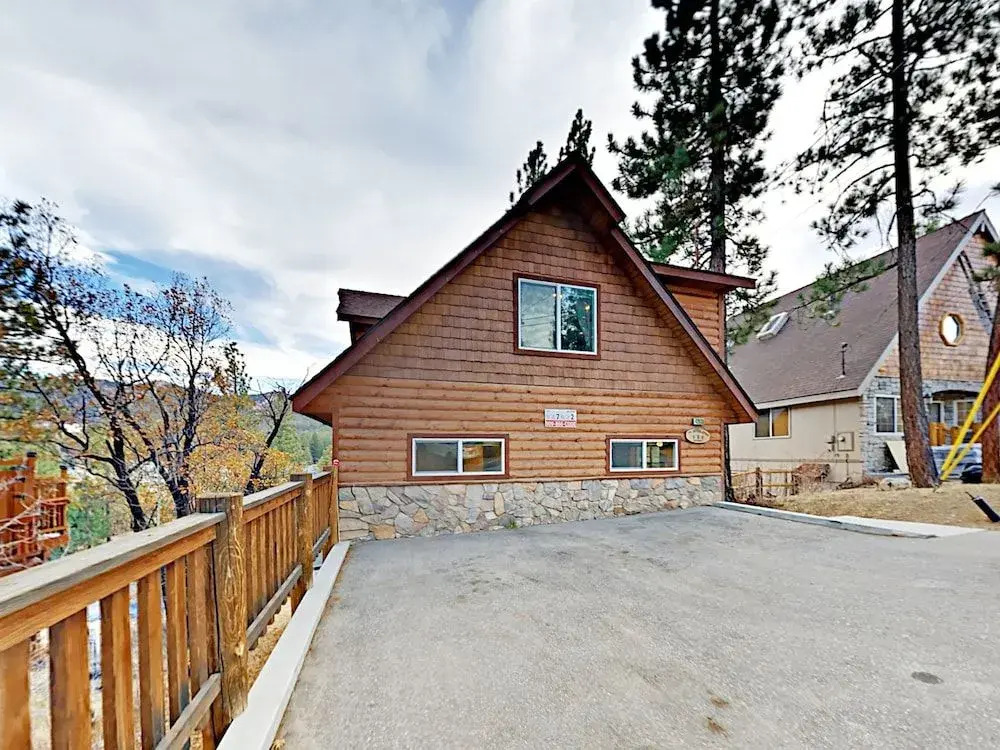 42639 Alta Vista Ave Cabin by RedAwning