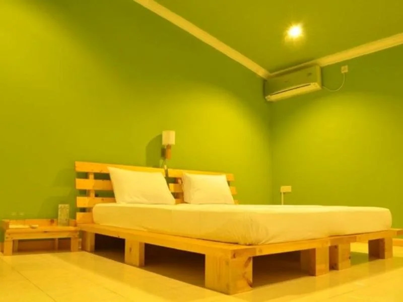 Yellow Rehendhi Inn