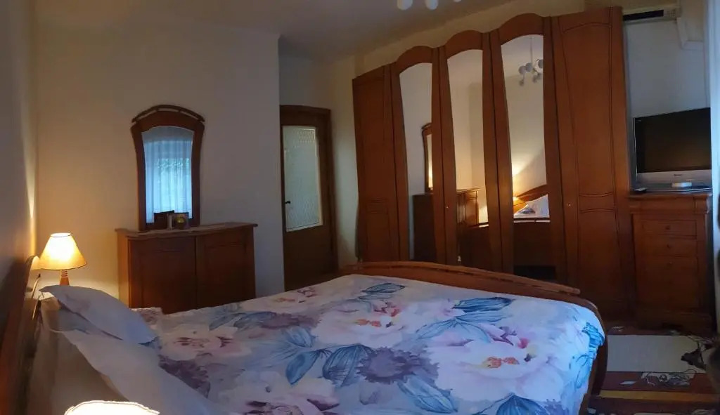 Apartament 4 camere faleza nord