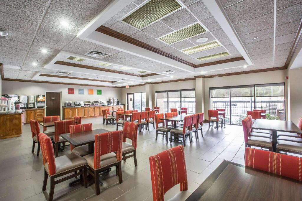 Vista Suites Near Island and Leconte Convention Center