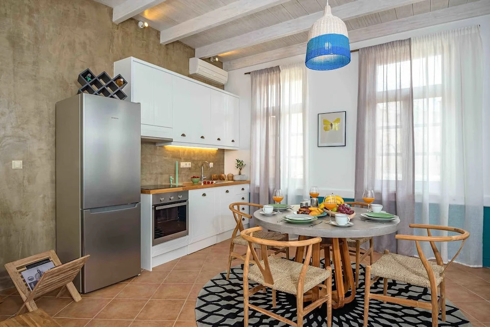 Lithinon Suites & Studios Blue
