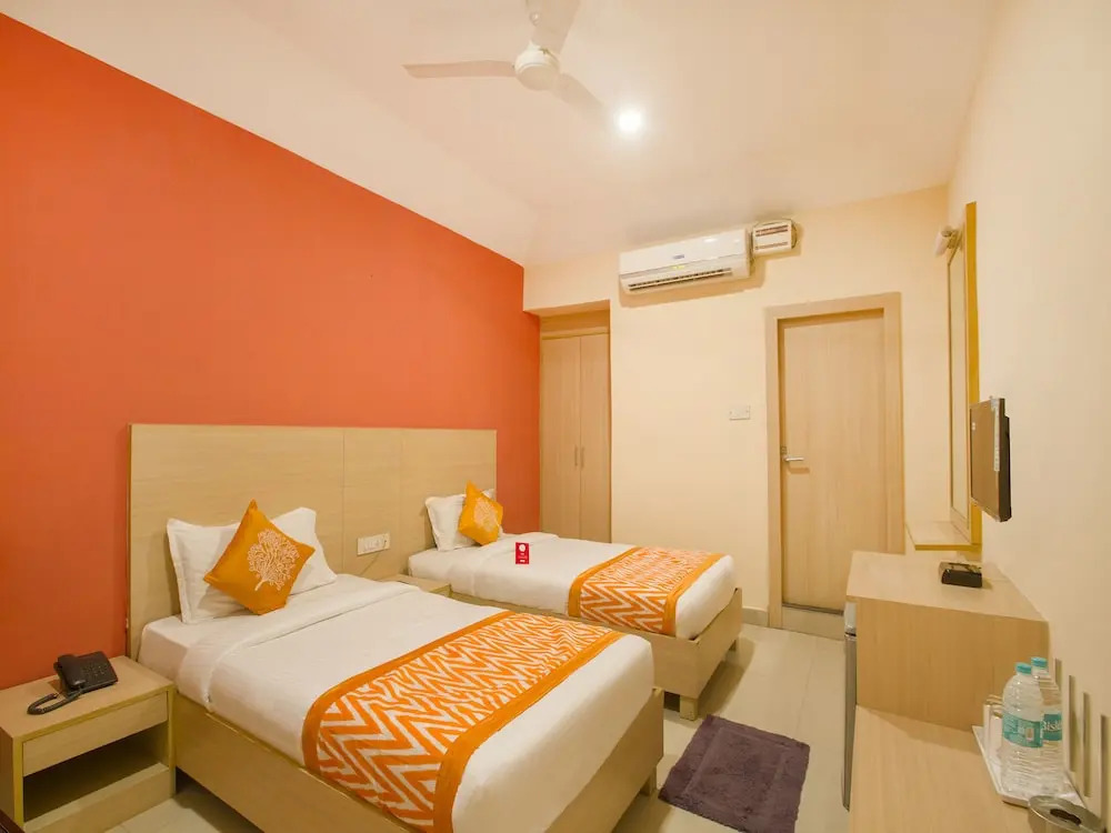 OYO 10235 Oyster Transit Hotels
