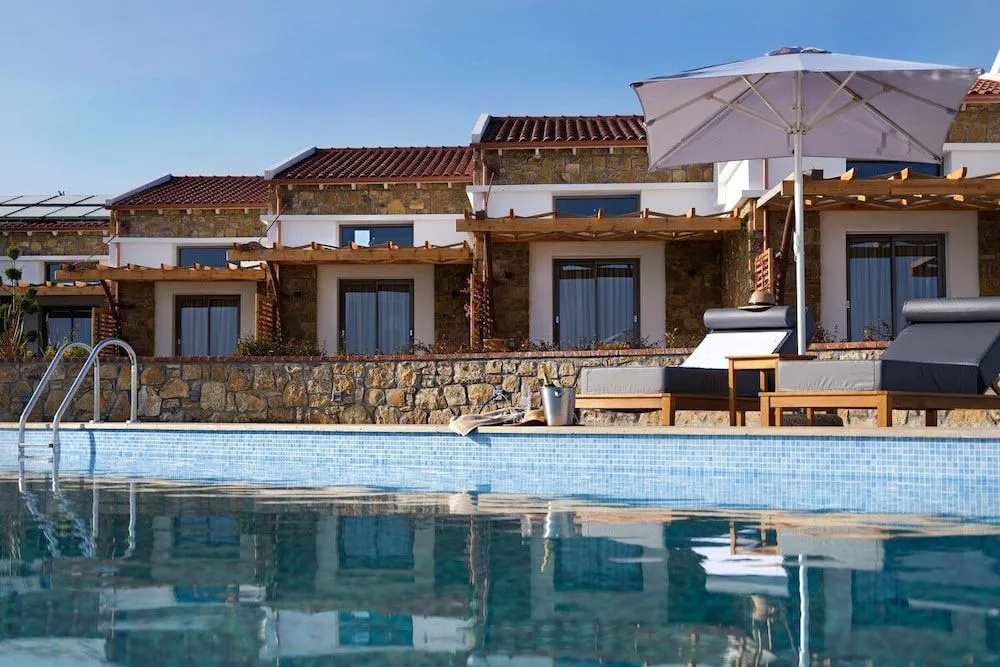 Akrolithos Luxury Suites & Spa