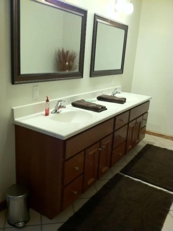 Downtown Condo With Lake & BAY Views