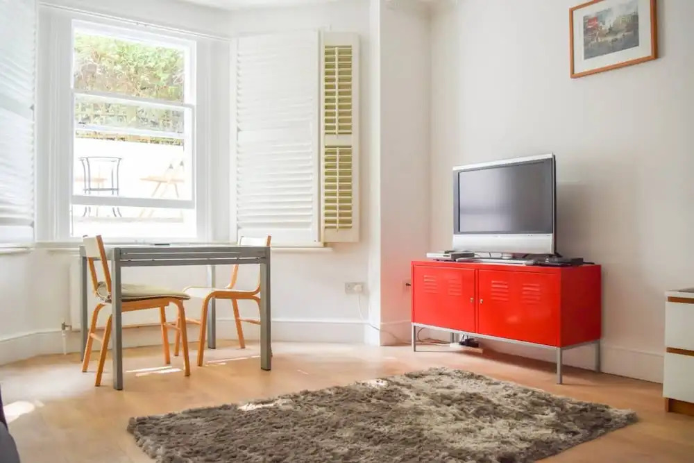 Modern Designer London Studio Flat With Patio