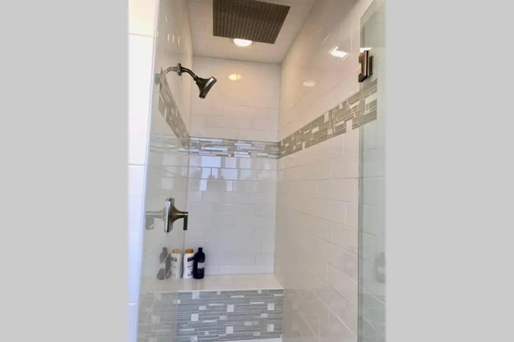 Hot Tub Springs Dream House 5 KING Beds - Sleeps14!