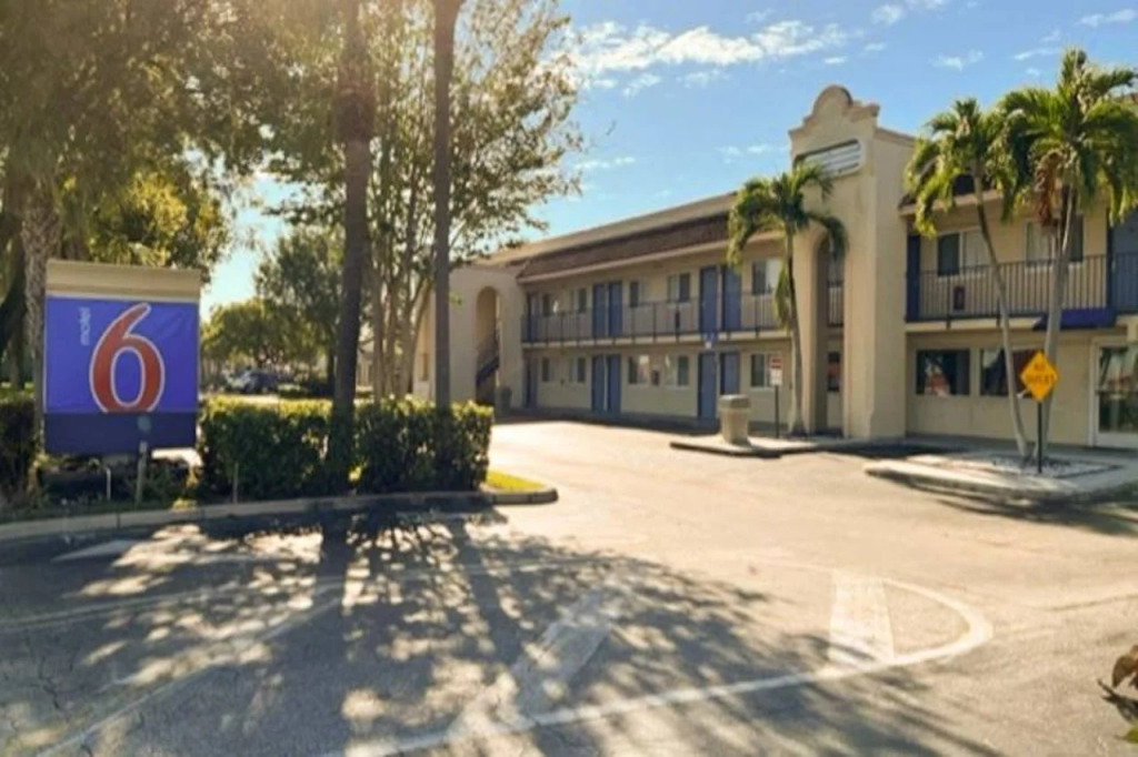 Motel 6 Riviera Beach FL