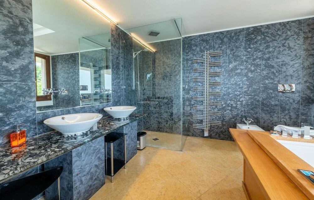 Stunning Home in Albisano With Wifi, Private Swimming Pool and 6 Bedrooms