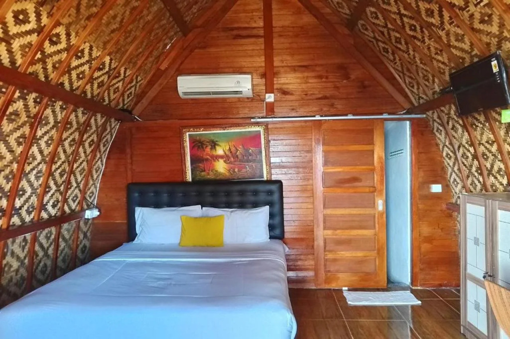 Road Beach Villa