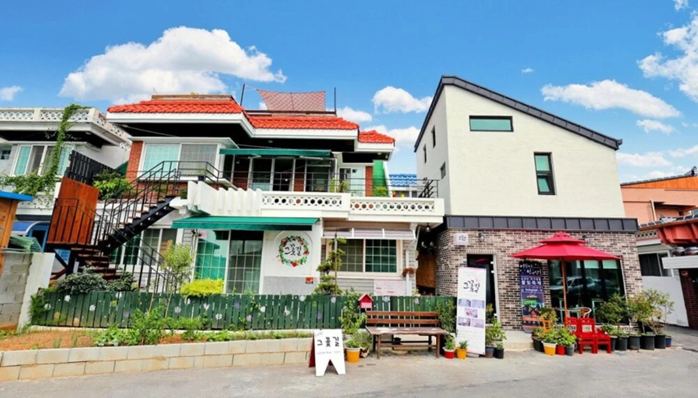 The Flower Road Guesthouse