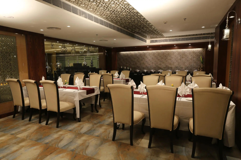 M Crown Hotel