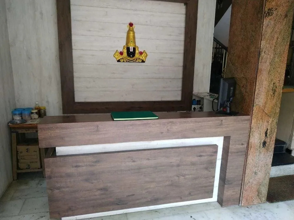 Iroomz Sri Balaji Residency