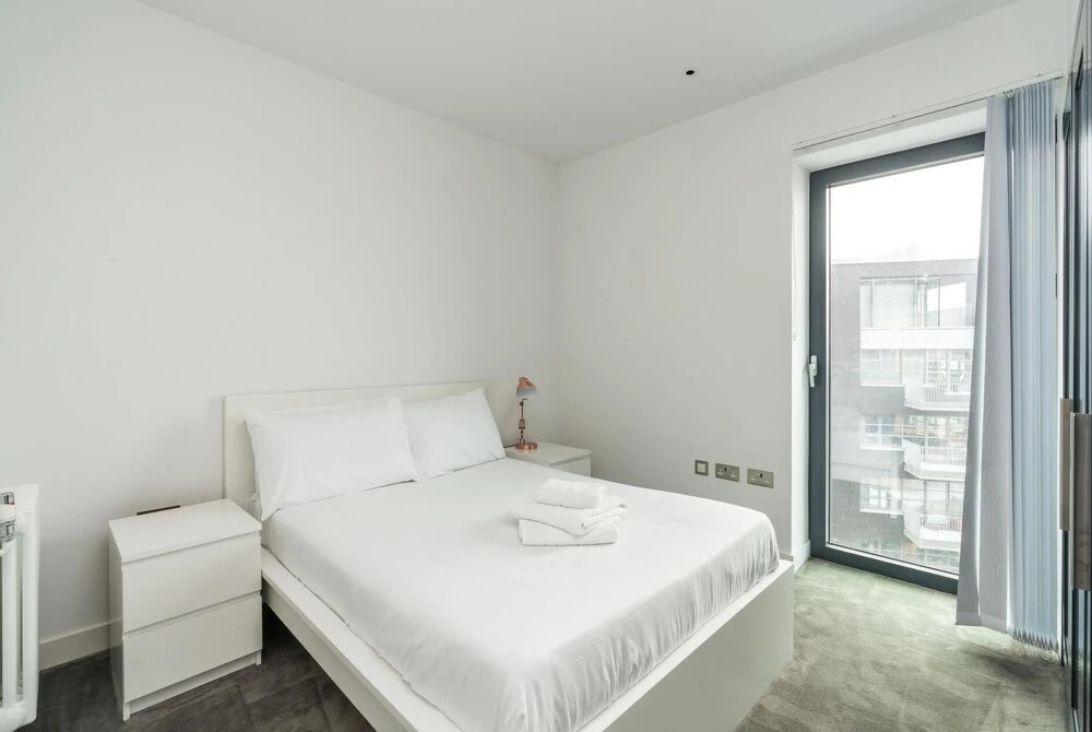 Superb 2BD Flat With Breathtaking Views!