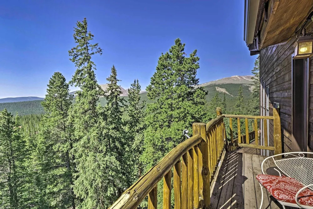 Spacious Fairplay Retreat w/ Hot Tub & Fire Pit!