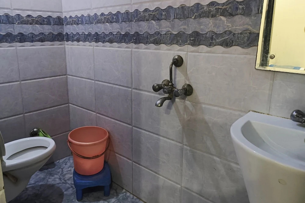 Hotel Shree Sai Dham Near New Delhi Railway Station, Paharganj