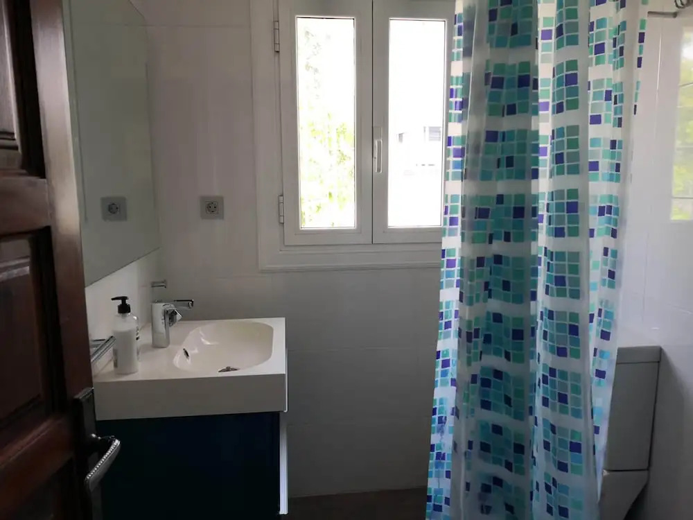 Villa con gran piscina en zona residencial