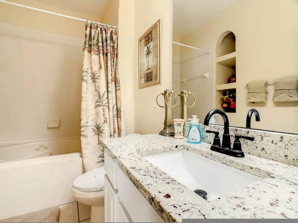 Private pool, hot tub & games - minutes to Disney
