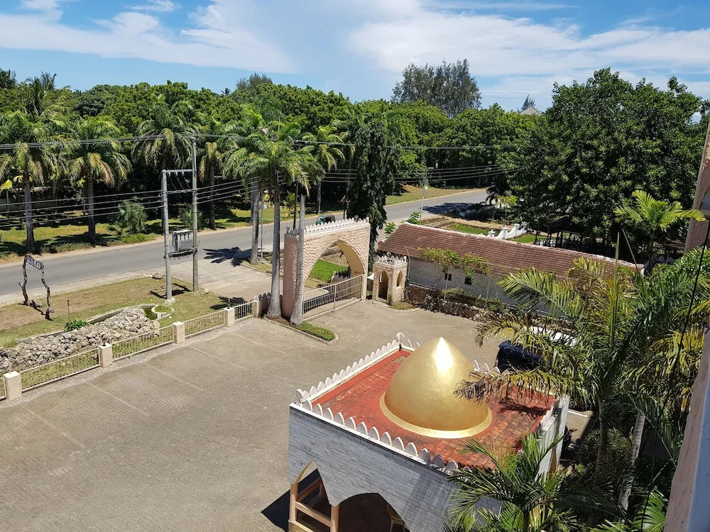 Alis Plaza