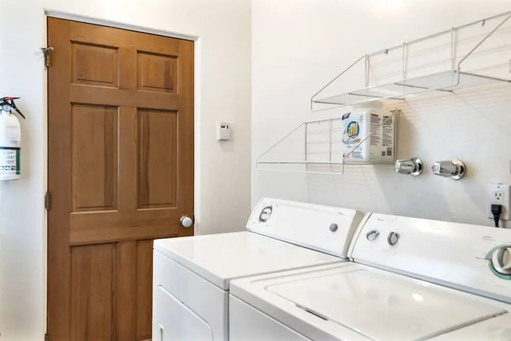 Old Santa Fe Trail - Walk Everywhere, Kiva Fireplace, Amazing Natural Light