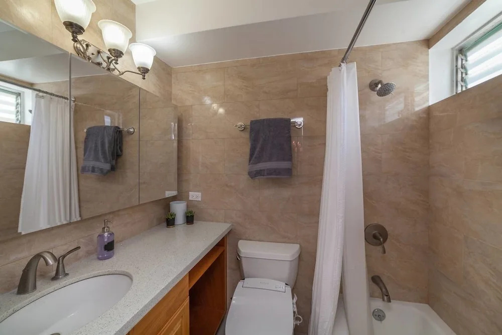 Huge 2br/2ba Mins Away From Waikiki Beach by Domio