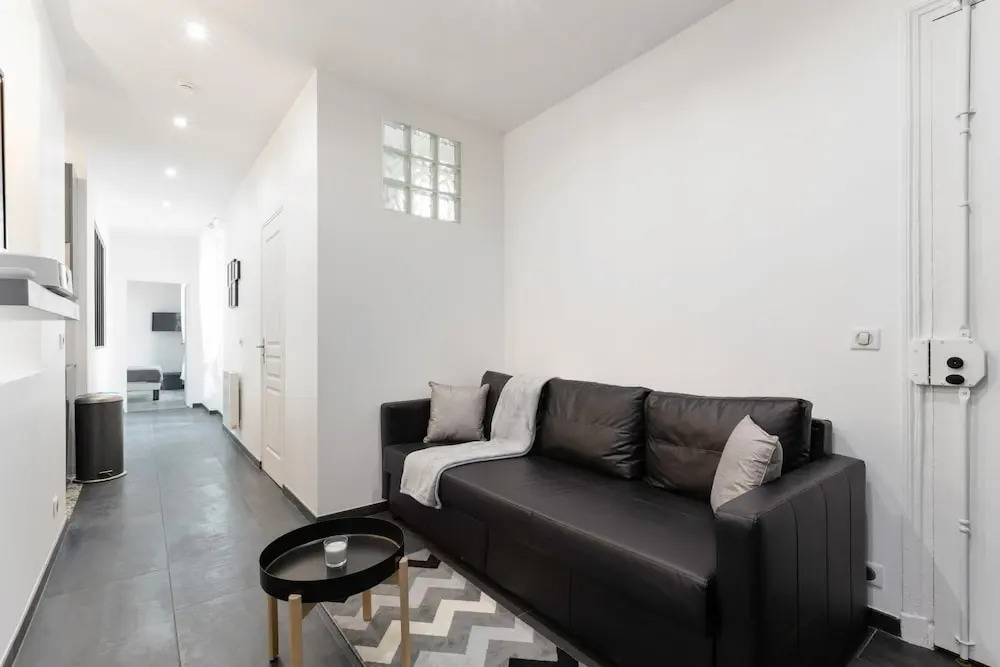 Beautiful Quiet Designer Apartment in Paris