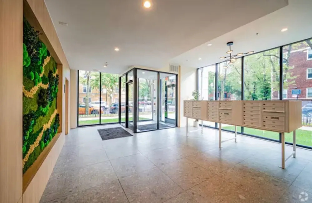 Edgewater Apt With Free Parking Gym Modern Living