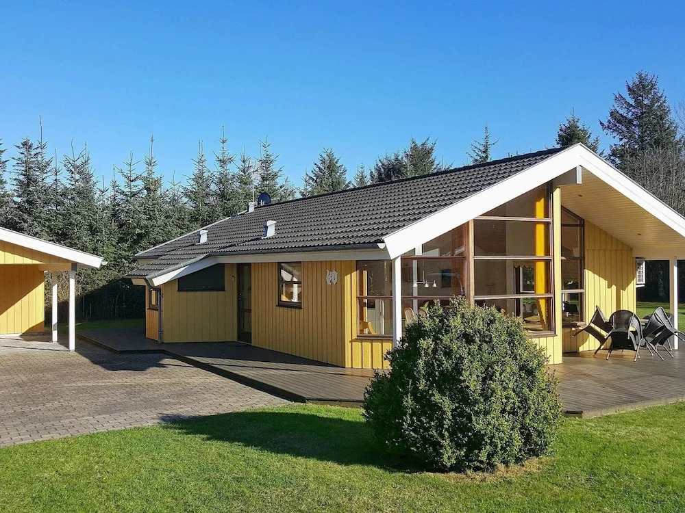 Luxurious Holiday Home Near Hals With Whirlpool