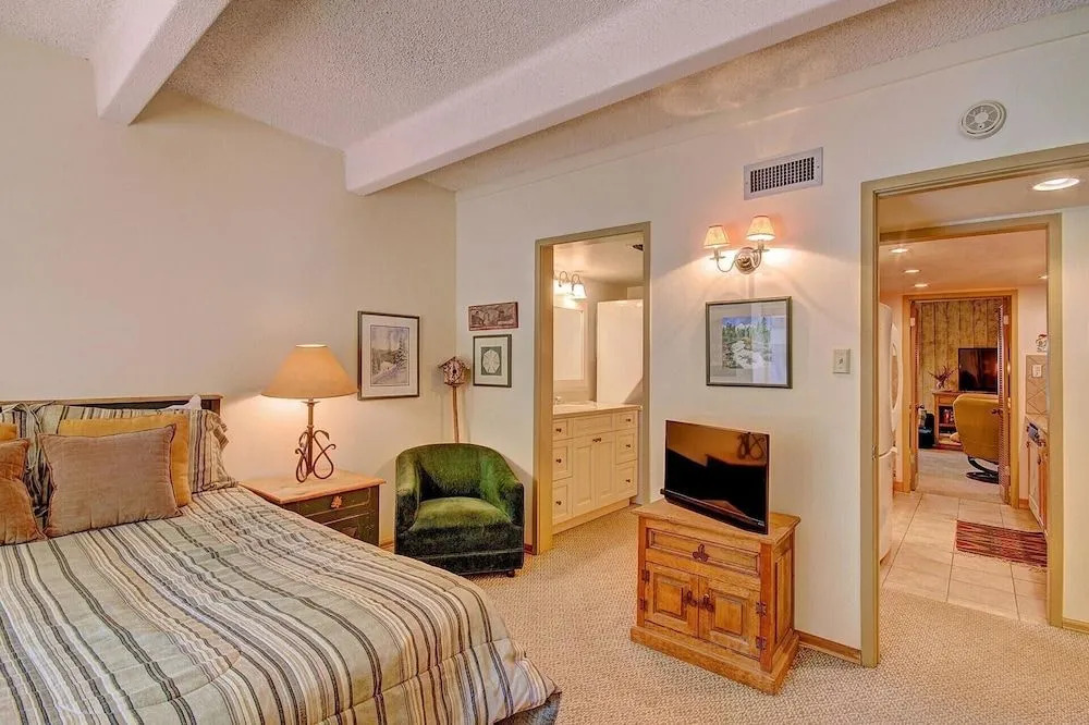 Columbine 102 2 Bedrooms 2 Bathrooms Condo