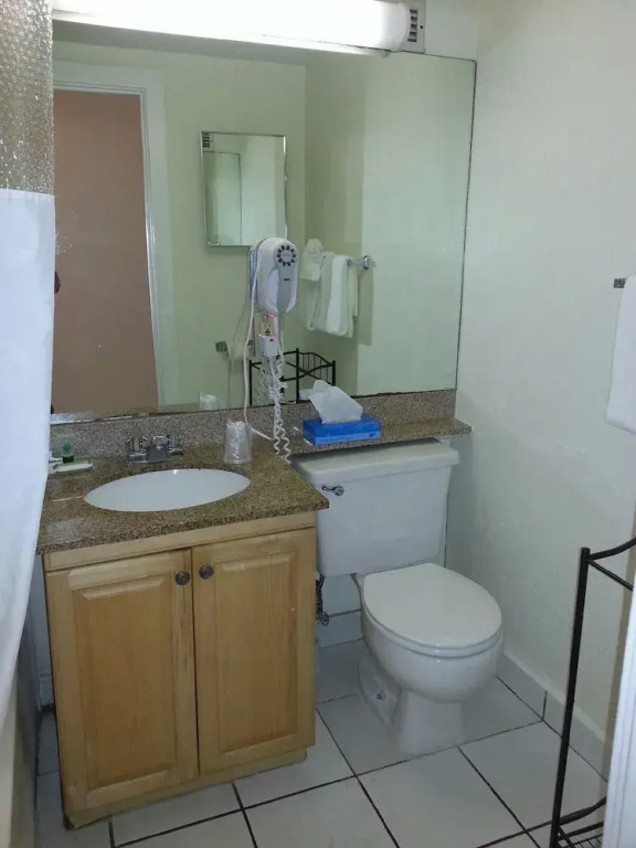 Hollywood Beach Resort- Large Studio Sleeps 4