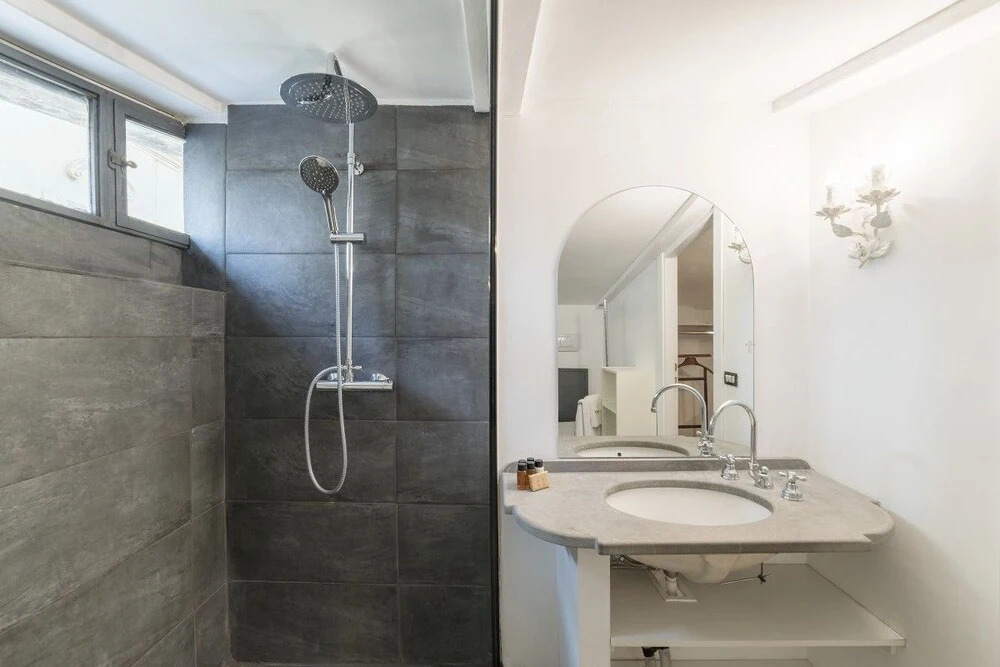 Luxury and Spacious 4 Beds 4 Baths Apartment in the Heart of Trastevere