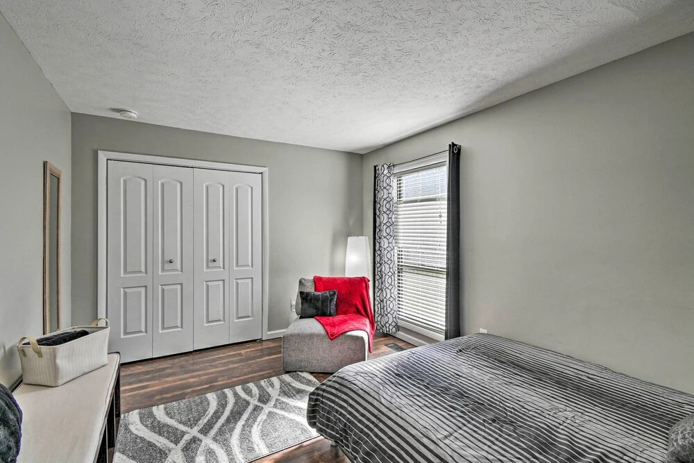 Updated Fayetville Townhome-away-from-home w/ Yard