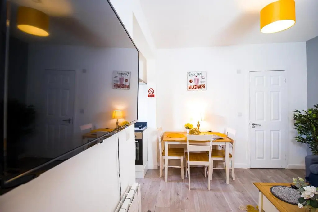Dreamwood Apartment by Southwest Rooms - Free Parking & Netflix