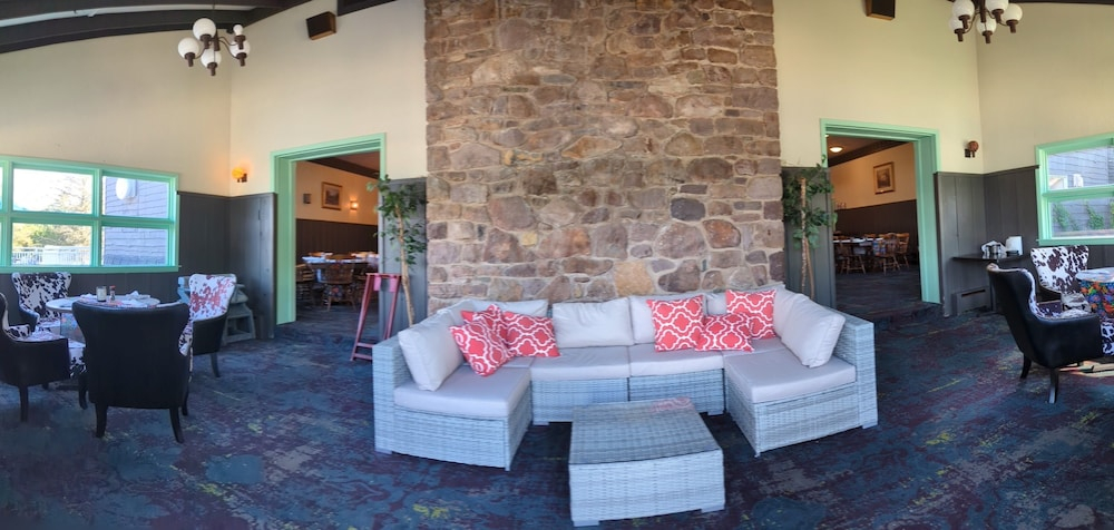 The Lodge Luxury Resort At Lake Harmony