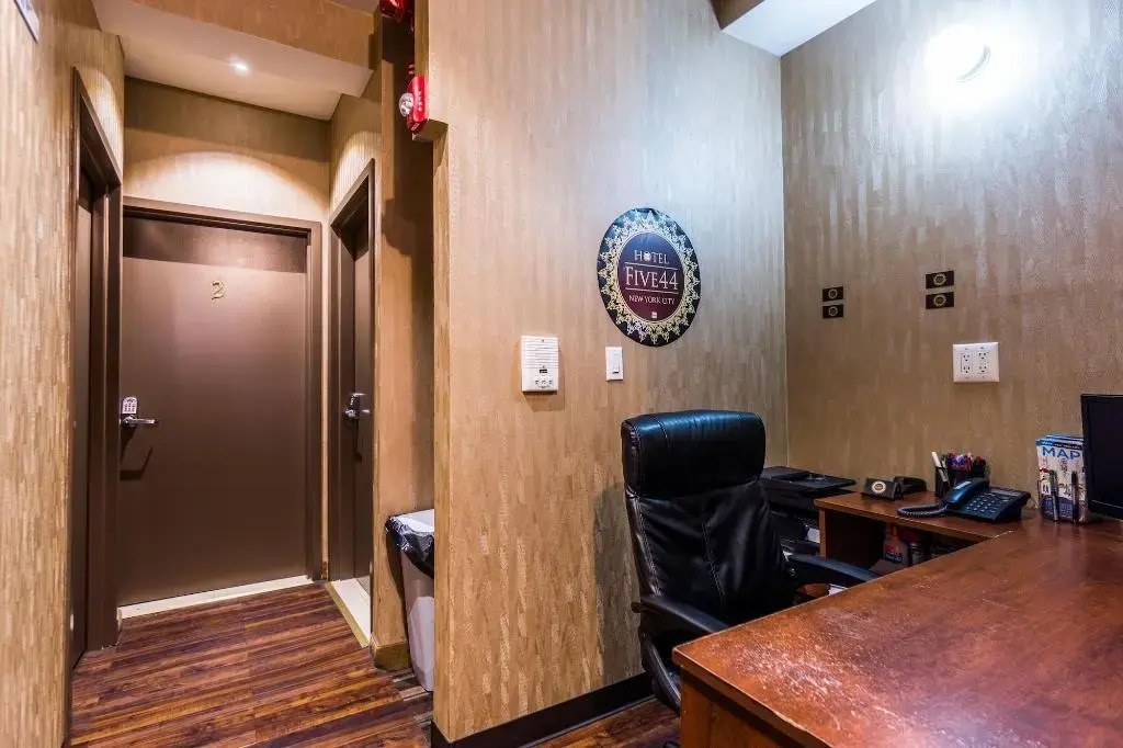 Hotel Five44