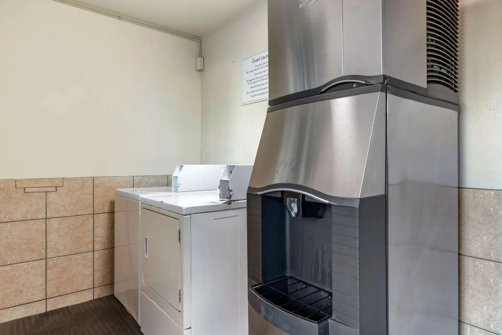 Econo Lodge Portland Airport