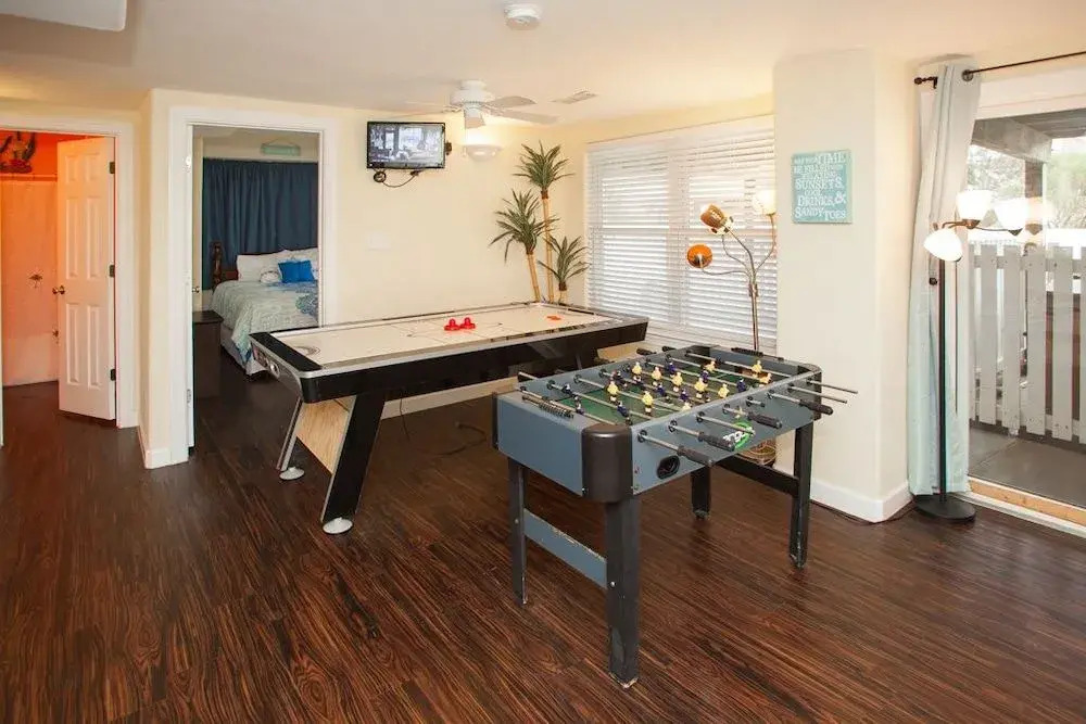Down By The Sea - 9 Br Home