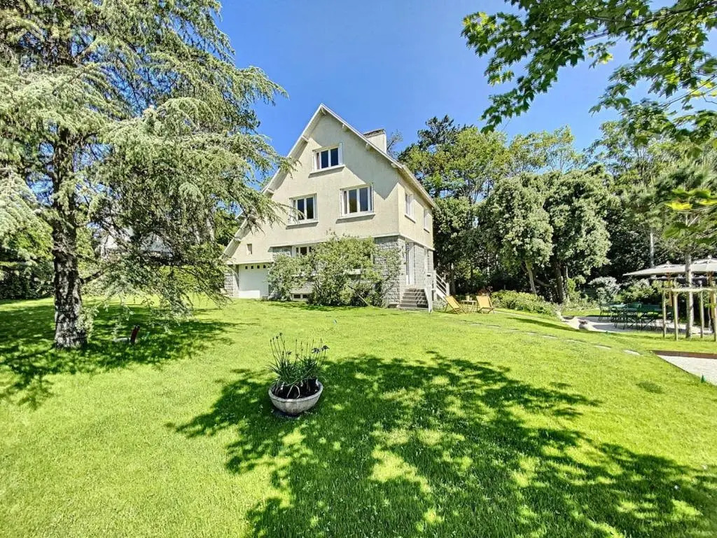 Maison dexception à 80m de la plage avec accès direct, proche commerces, terrasse, BBQ, WiFi inclus - FR-1-361-375