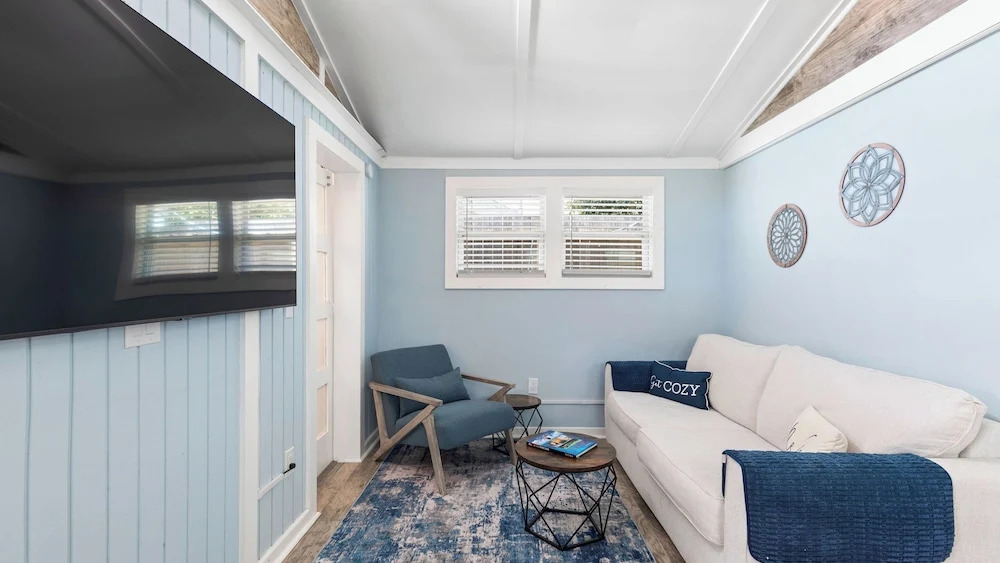 The Grinnell Cottage by Avantstay Shared Pool + Backyard Lounge Charming Cottage Steps to Waterfront Dining