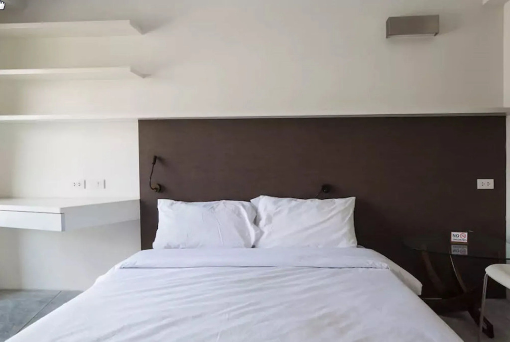Condo Studio B at Replay E305