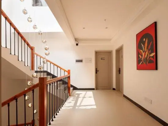 Yingyue Riverside Boutique Homestay