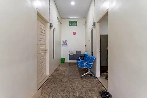 RedDoorz near Brastagi Supermarket Medan