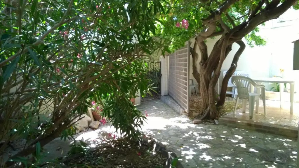 Logement climatisé avec jardin et parking pour 2 personnes en bord de plage