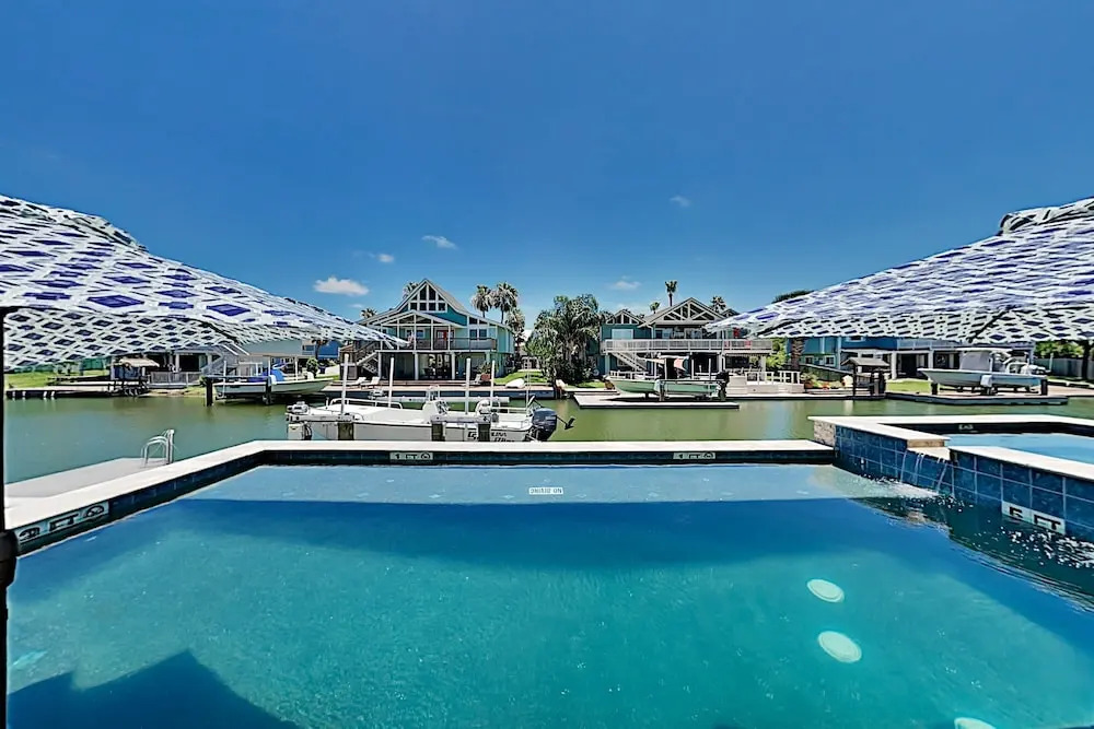 New Canal-front W/ Private Pool, Spa & Dock! 4 Bedroom Home