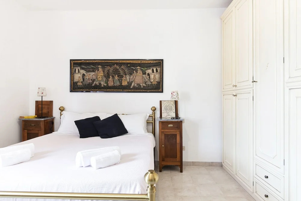 Pisa Hospital Apartment with Parking and Balcony